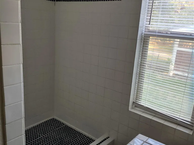 501 Live Oak St — Photo 12