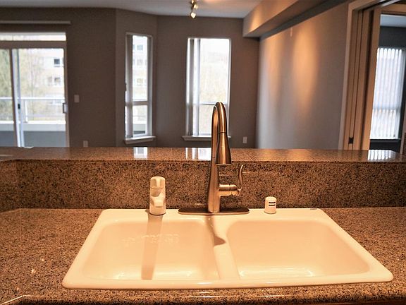 4th image of 925 110th Ave SE #408