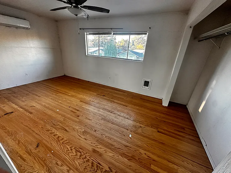 161 Beverly Dr — Photo 2