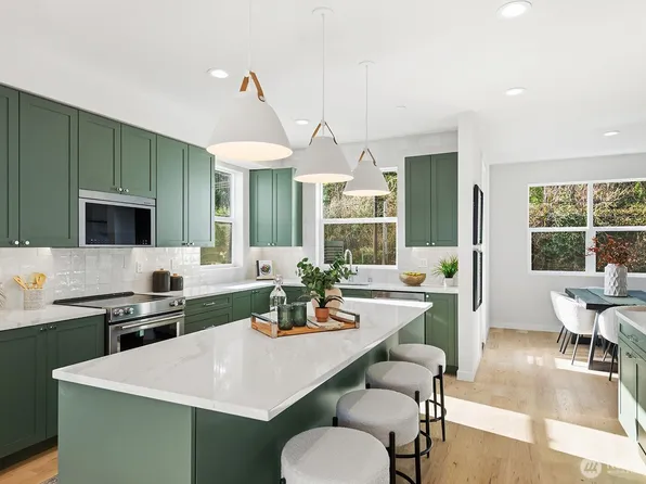 706 Newport Way NW, Issaquah, WA 98027