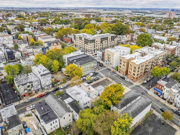 628 Bramhall Avenue image 10 of 39