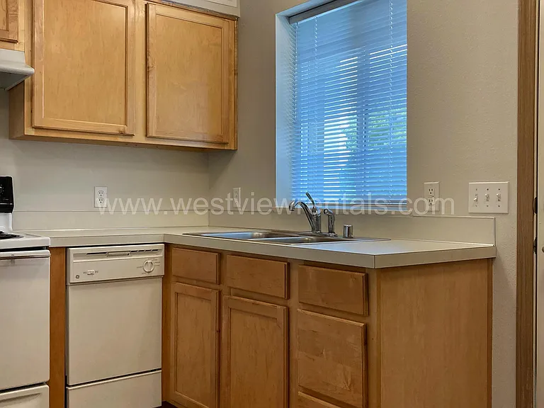 135-139 Prince Ave — Photo 205