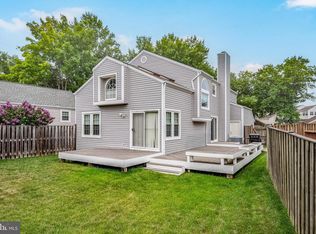7521 Cross Gate Ln, Alexandria, VA 22315