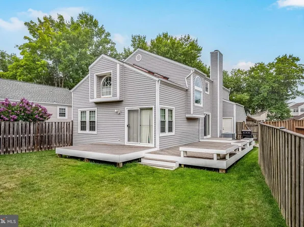7521 Cross Gate Ln, Alexandria, VA 22315