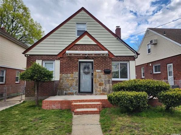 1031 Russell Street, Franklin Square, NY 11010