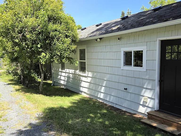8143 10th Ave SW — Photo 4
