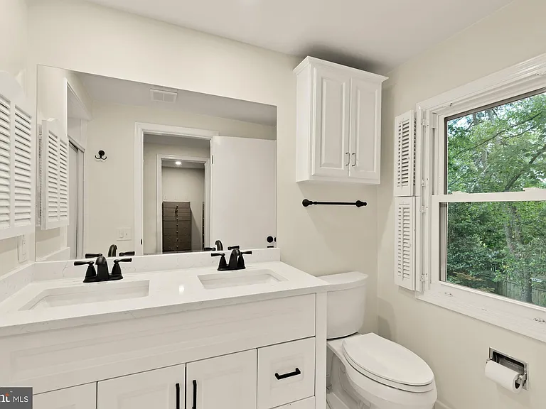 8416 Fox Run — Photo 44