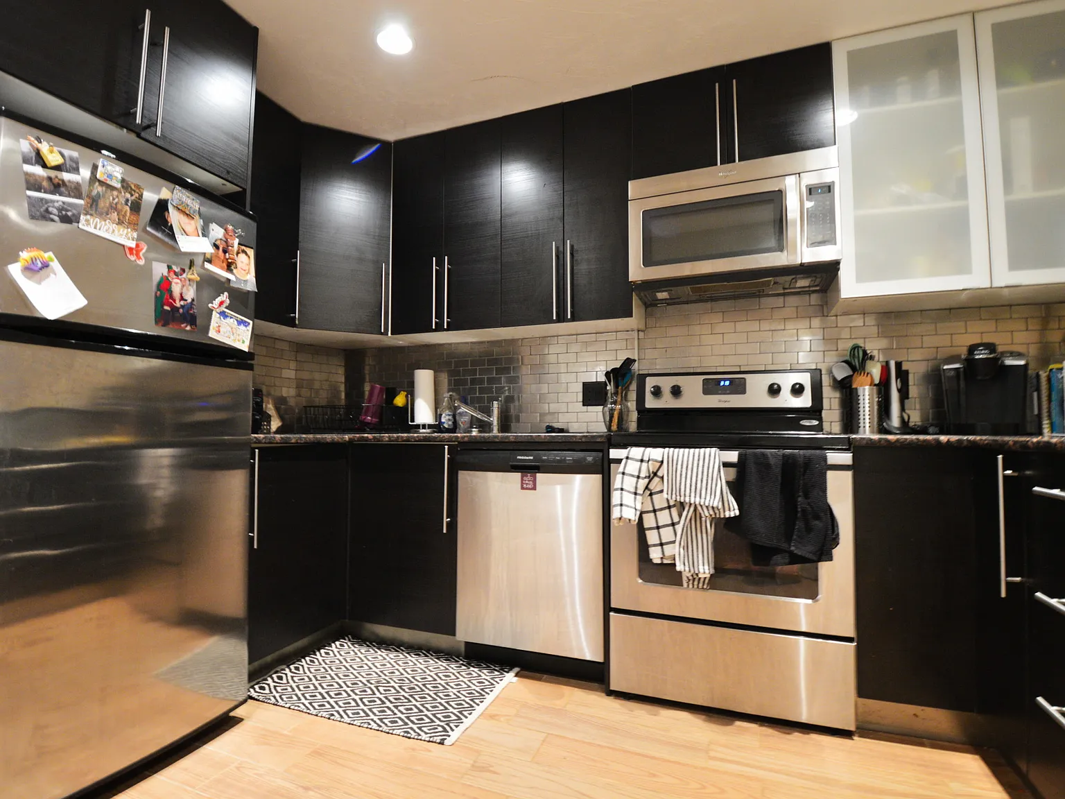 4 bed, 1500 sqft, $6,100 — Photo 1