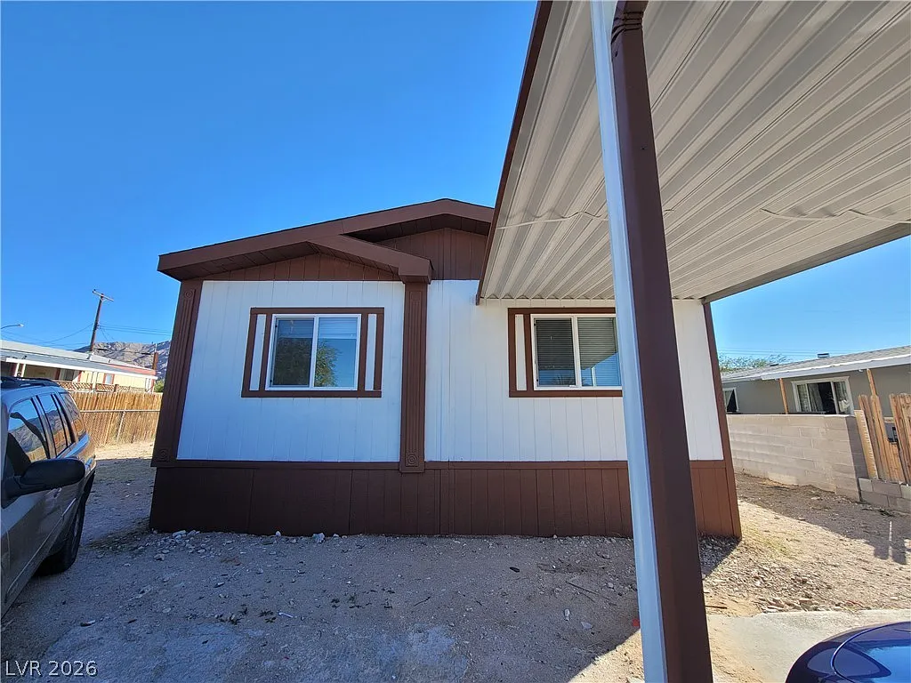3 bed, 2.0 bath, 920 sqft, $1,559 — Photo 4