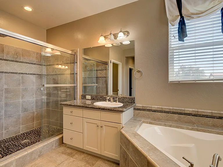 1148 Cordova Ave — Photo 11