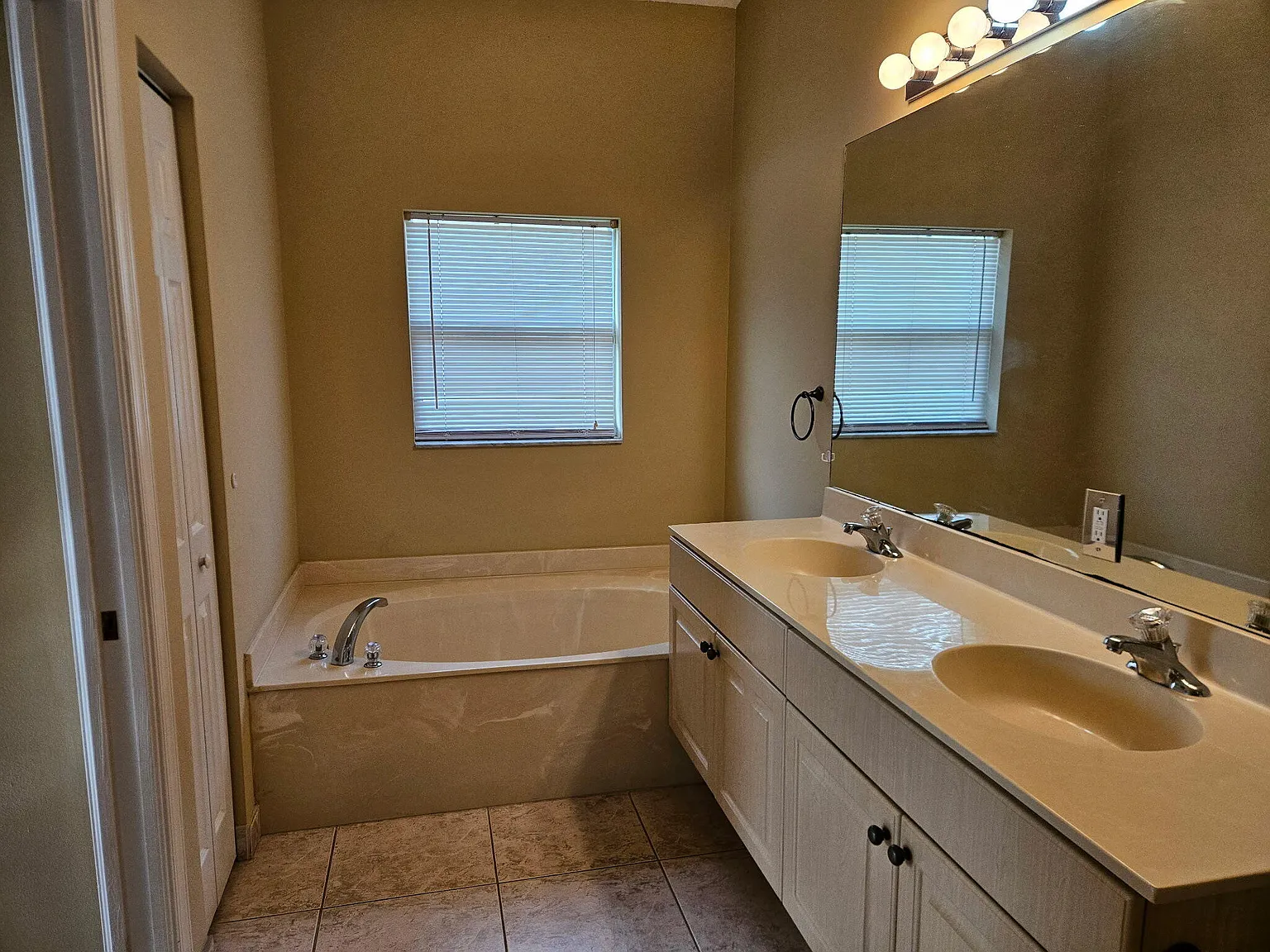 3 bed, 2.0 bath, 1650 sqft, $2,300 — Photo 4