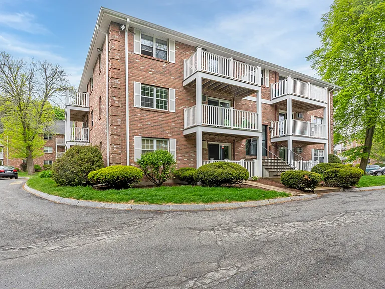 7 Karen Cir #2A — Photo 26
