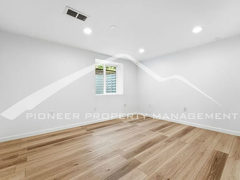9753 Independence St — Photo 18