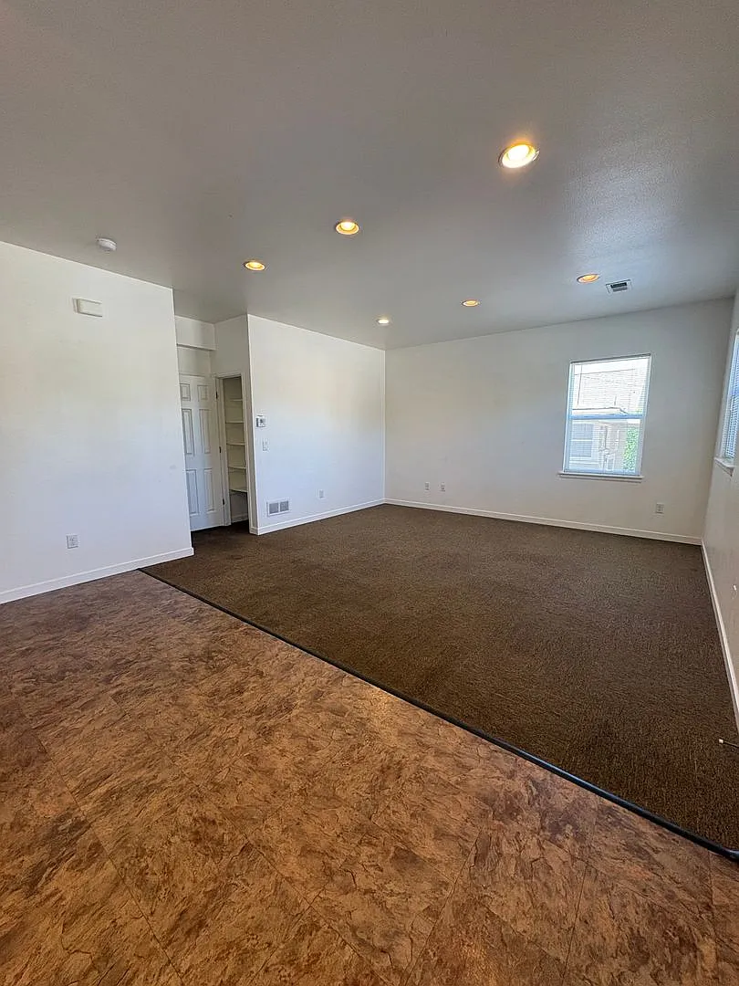 1852 11th Avenue — Photo 4