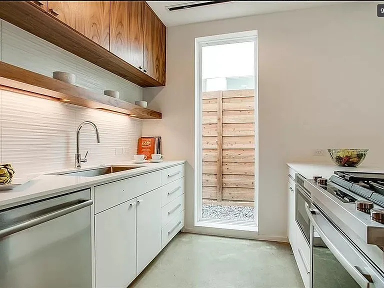 2308 N Prairie Ave — Photo 9