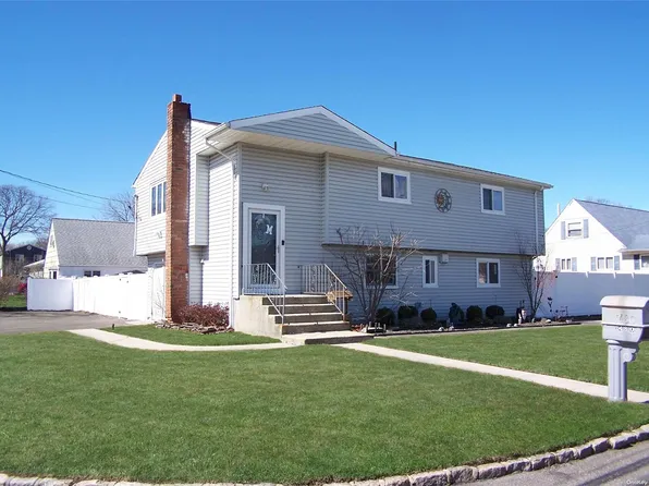 1480 Coates Avenue, Holbrook, NY 11741