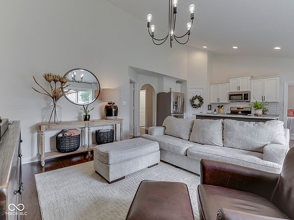 4th image of 551 Greenwood Trace Dr