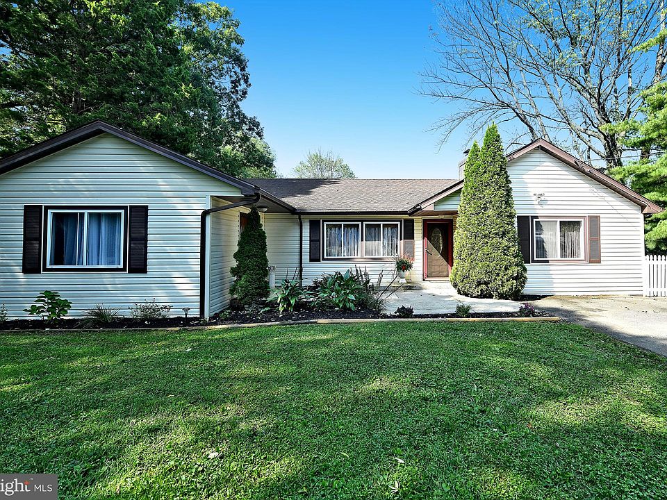 1st image of 2106 Geneva Pl