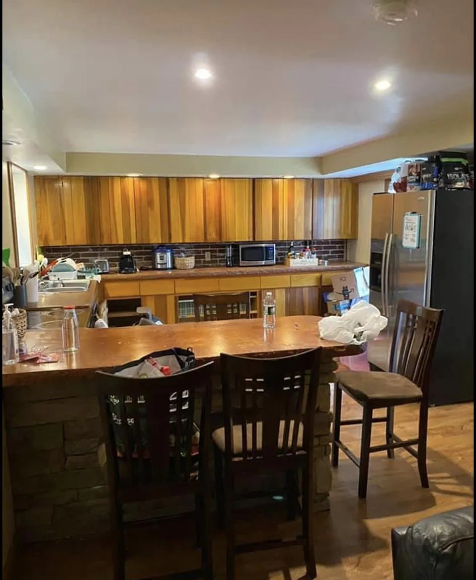 4 bed, 2500 sqft, $3,000 — Photo 1