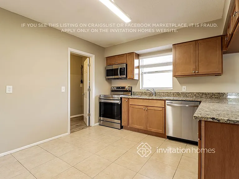 992 Union St — Photo 8
