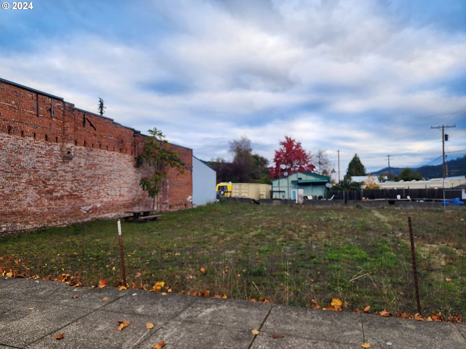 2nd image of 173 Main St