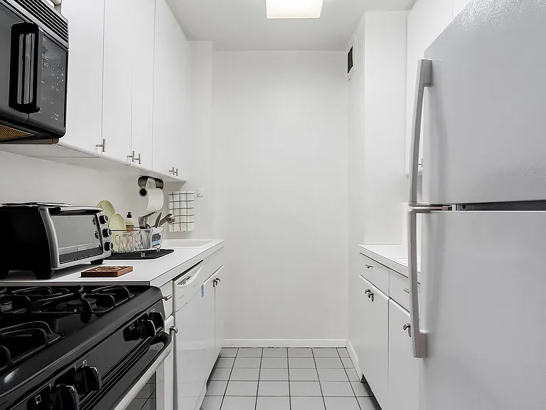 392 Central Park W #17T — Photo 4