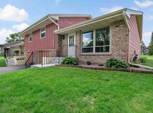 873 6th St SW, New Brighton, MN 55112