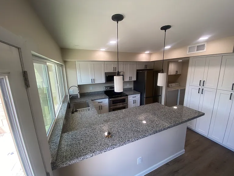 1508 E Coronado Dr — Photo 2