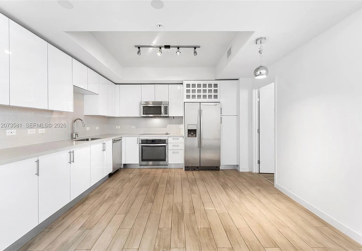 1 bed, 760 sqft, $3,200 — Photo 3