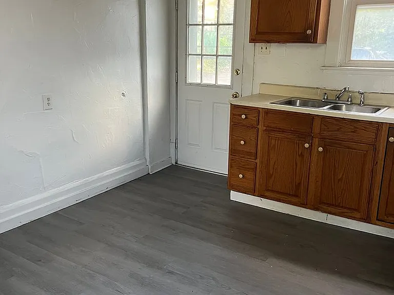 1646 Ridge Ave — Photo 6