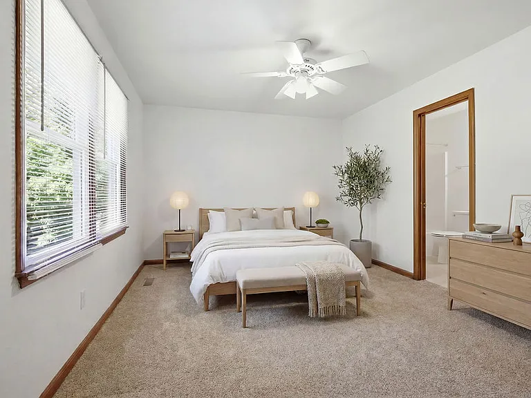 102 Chevis Dr — Photo 23