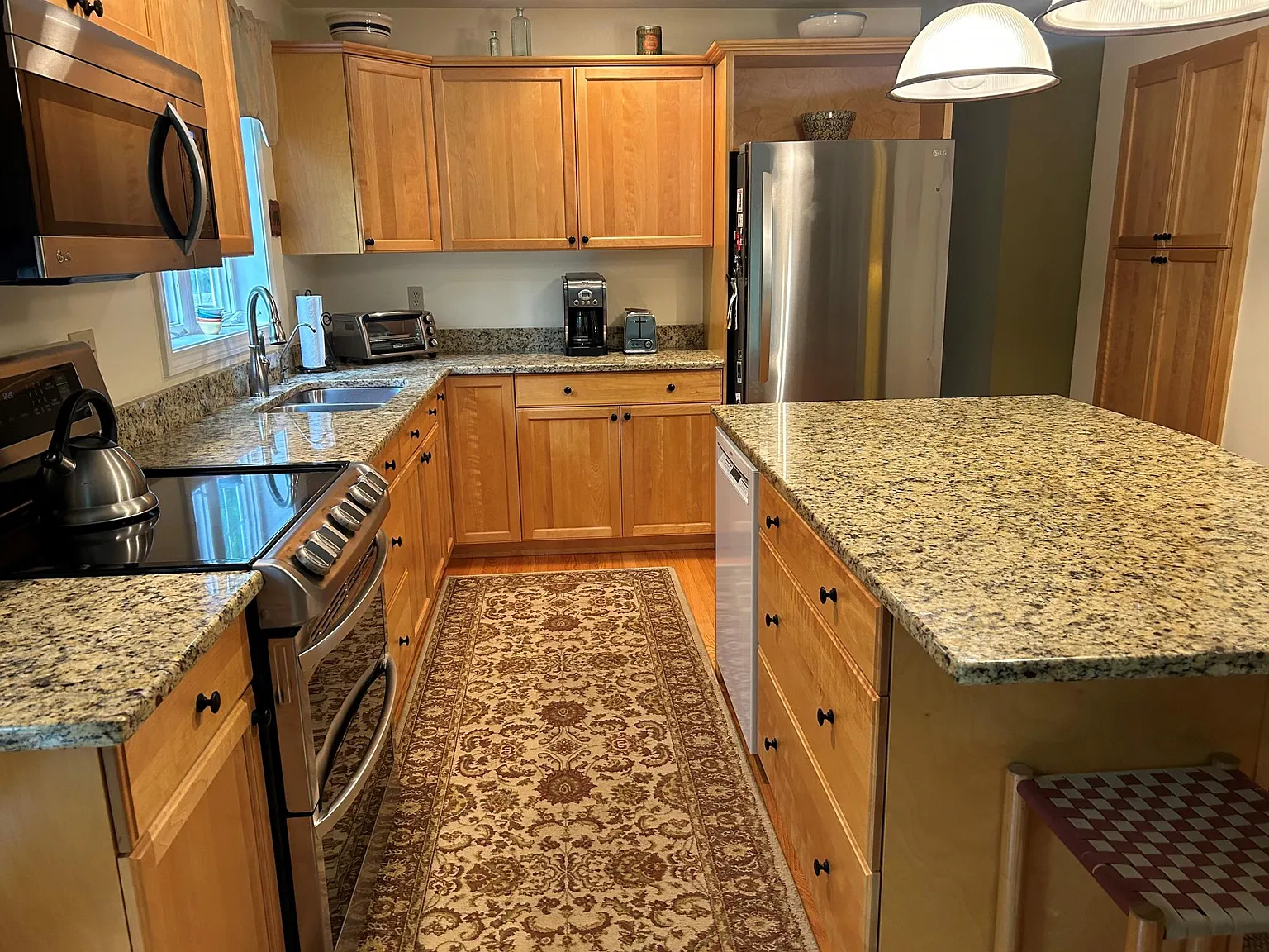 3 bed, 2.5 bath, 1764 sqft, $4,250 — Photo 3