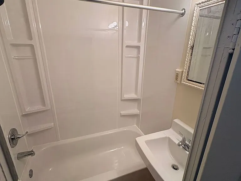 144 E Maple St — Photo 14