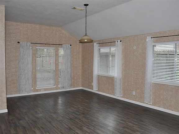 3rd image of 3612 Whitestone Dr