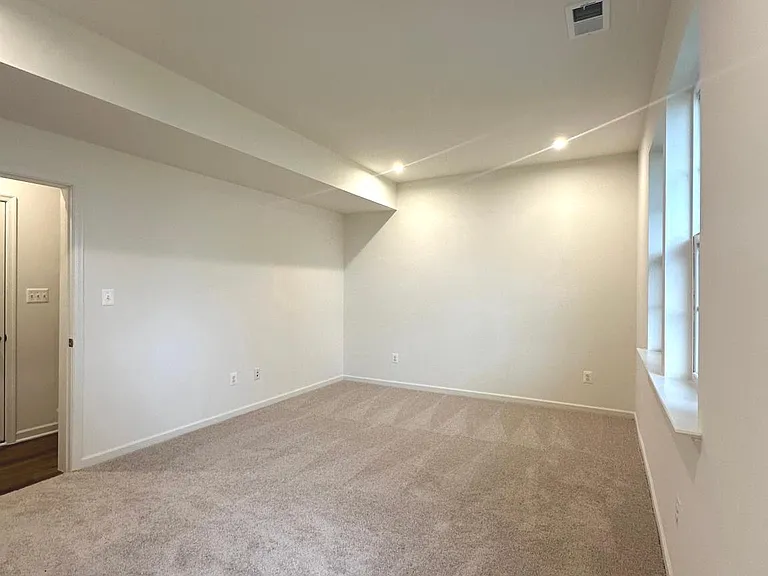 93 Stafford Pl — Photo 27