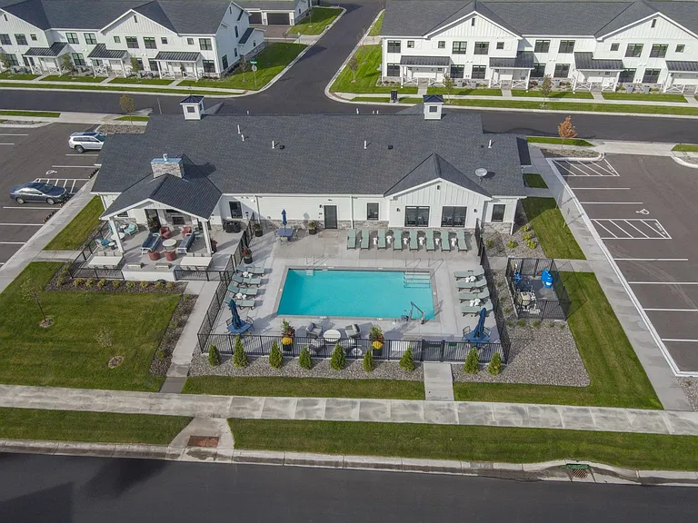 Sandhill Parkway Townhomes — Photo 95