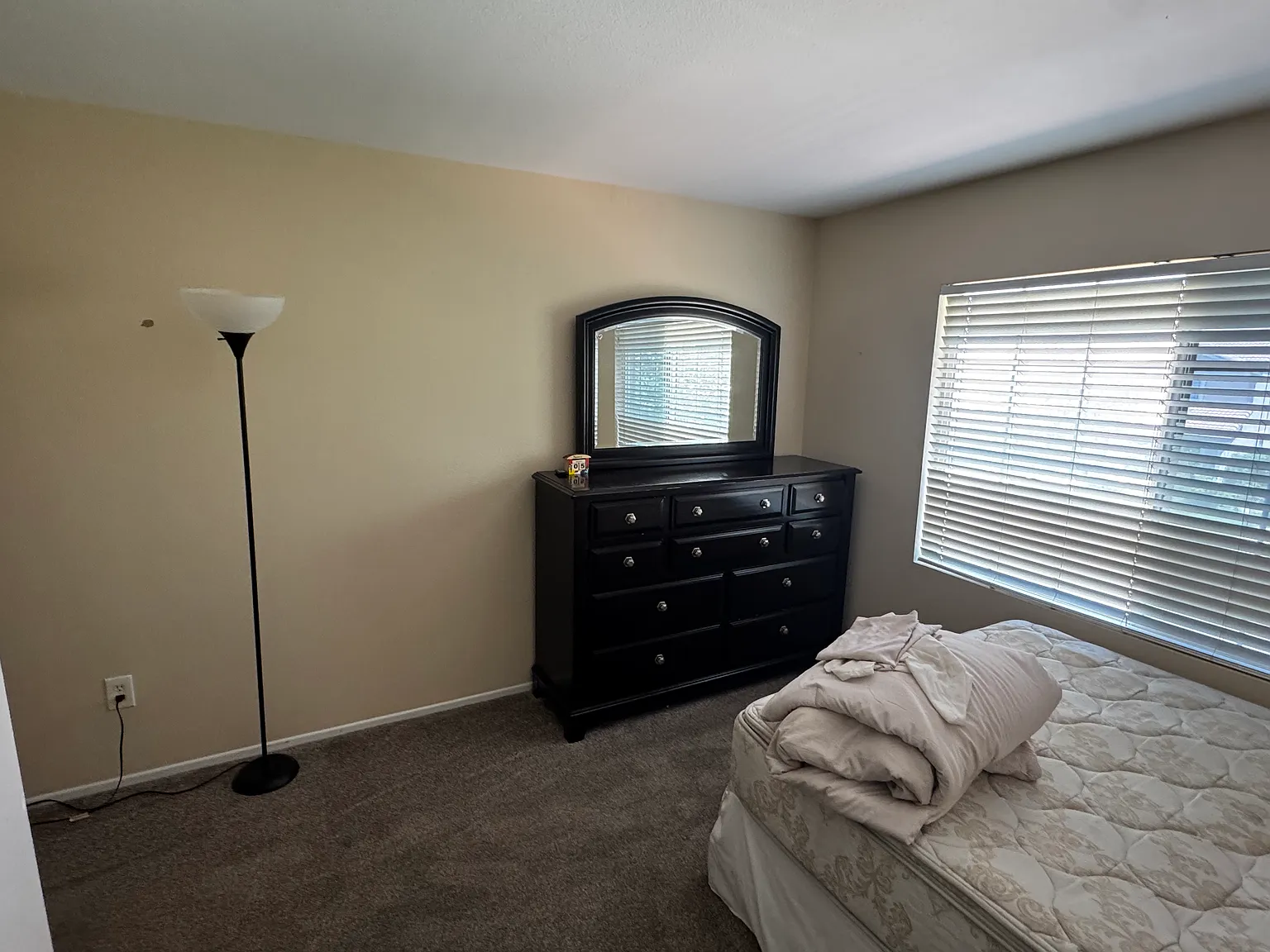 1 bed, 2900 sqft, $900 — Photo 2