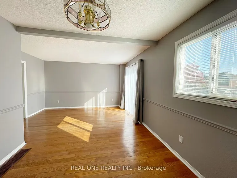 6972 Cordingley Cres — Photo 3