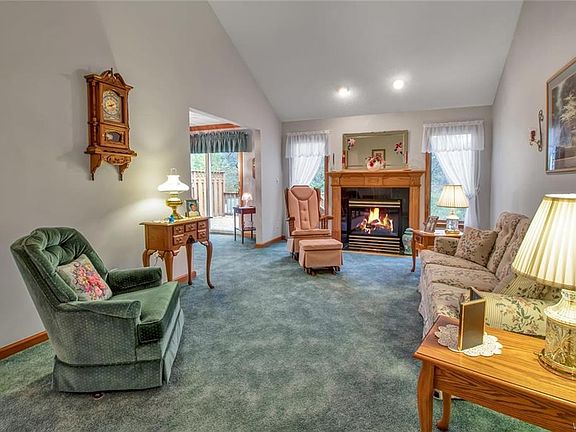 5th image of 36 Pineview Ct