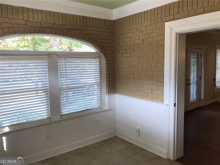 49 Leslie St — Photo 15