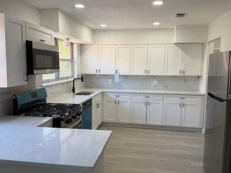 806 S Atkerson Ln — Photo 8