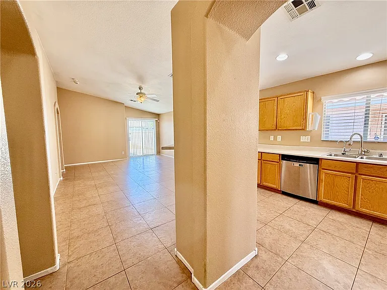 1202 Granite Ash Ave — Photo 2