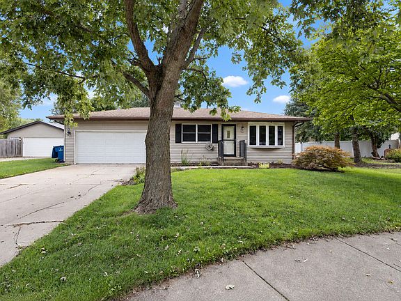 3rd image of 103 Poplar Ct