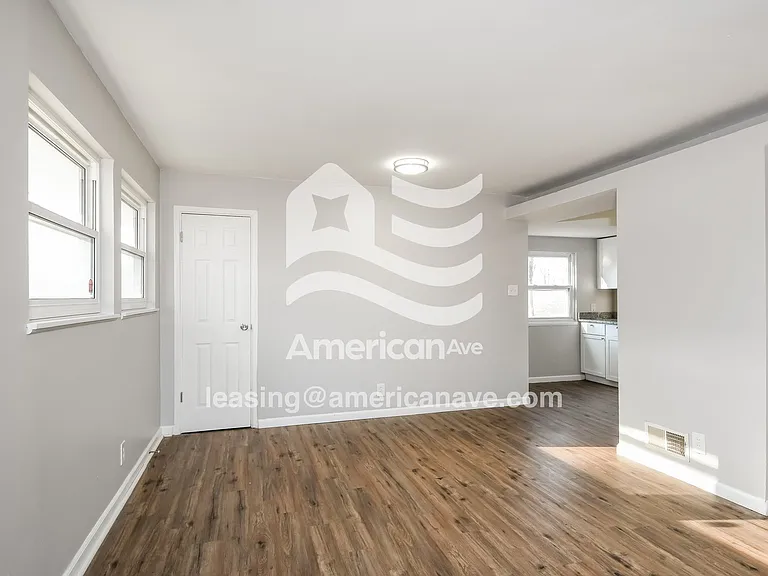 337956_005_wm_-_living_room_13587182.jpg