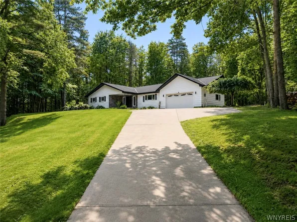 4137 Chapel Hill Rd, Great Valley, NY 14741