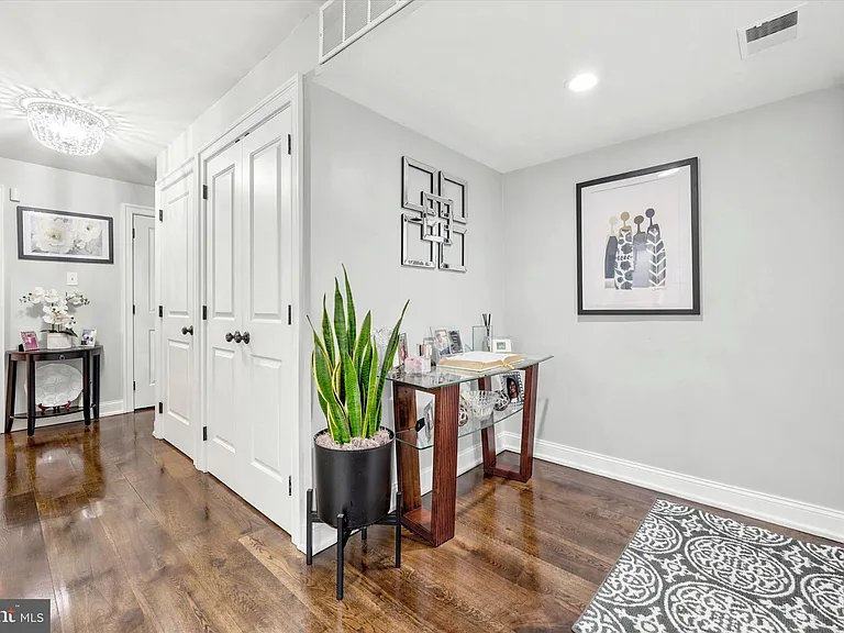 1750 Oakwood Ter #17A — Photo 3
