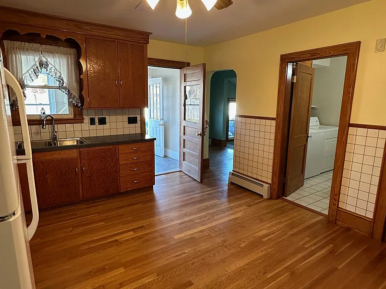 146 Harrington Ave — Photo 5