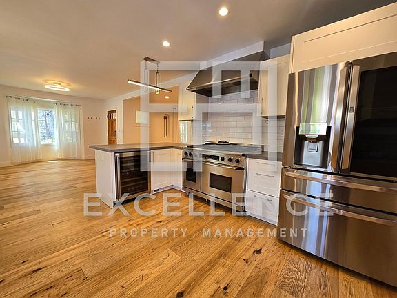 3rd image of 1200 Blewett Ave