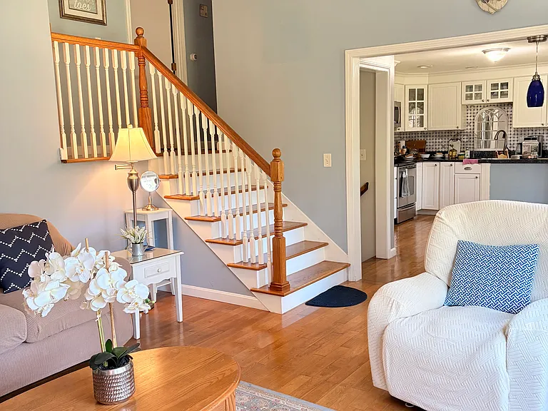 480 Forest Rd — Photo 2