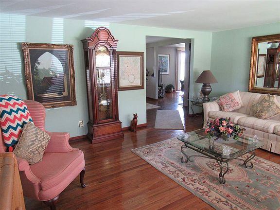 4th image of 3508 Stoneview Dr
